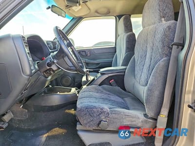Zdjęcie 7 z 12 samochodu: 2002 GMC SONOMA VIN:1GTDT13W22K195220 - miniatura