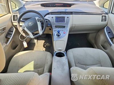 Zdjęcie 8 z 13 samochodu: 2014 TOYOTA PRIUS THREE VIN:JTDKN3DU3E1778755 - miniatura