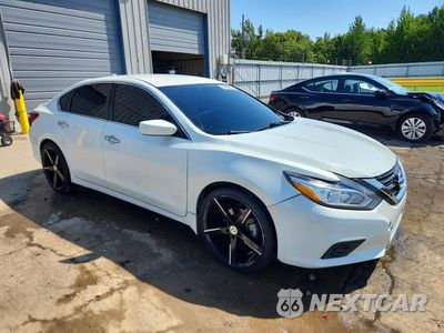 Czwarte zdjęcie samochodu z boku: 2018 NISSAN ALTIMA 2.5 SR VIN:1N4AL3AP8JC146256 - miniatura