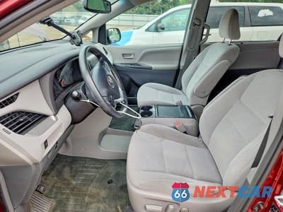 Zdjęcie 7 z 13 samochodu: 2016 TOYOTA SIENNA LE VIN:5TDKK3DCXGS705341 - miniatura