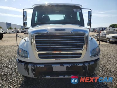 Piąte zdjęcie samochodu w środku: 2018 FREIGHTLINER BUSINESS CLASS M2 SEMI TRUCK VIN:1FUBC4FK2JHJK2323 - miniatura