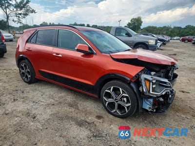 Czwarte zdjęcie samochodu z boku: 2023 KIA NIRO SX TOURING VIN:KNDCR3LF6P5046451 - miniatura