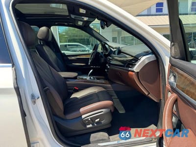 Piąte zdjęcie samochodu w środku: 2017 BMW X5 XDR40E VIN:5UXKT0C56H0S80458 - miniatura