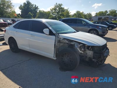 Czwarte zdjęcie samochodu z boku: 2019 VOLKSWAGEN JETTA S VIN:3VWC57BU1KM064620 - miniatura