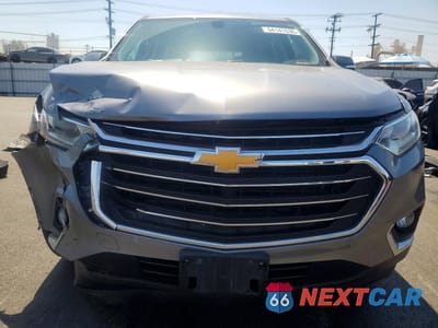 Piąte zdjęcie samochodu w środku: 2018 CHEVROLET TRAVERSE LT VIN:1GNERGKW2JJ249943 - miniatura