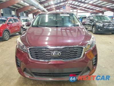 Piąte zdjęcie samochodu w środku: 2019 KIA SORENTO LX V6 VIN:5XYPGDA51KG480655 - miniatura