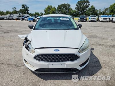 Piąte zdjęcie samochodu w środku: 2016 FORD FOCUS S VIN:1FADP3E27GL289062 - miniatura