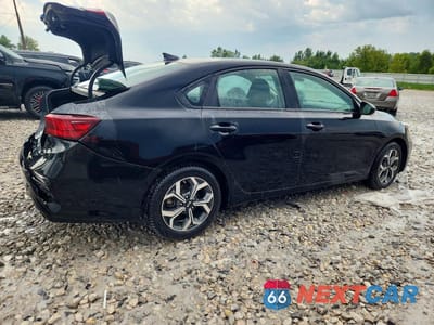 Trzecie zdjęcie samochodu z tyłu: 2019 KIA FORTE LXS VIN:3KPF24AD2KE009399 - miniatura