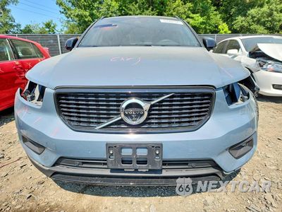 Piąte zdjęcie samochodu w środku: 2020 VOLVO XC40 T5 R-DESIGN VIN:YV4162UM2L2288914 - miniatura