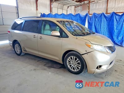 Czwarte zdjęcie samochodu z boku: 2013 TOYOTA SIENNA XLE 8-PASSENGER VIN:5TDYK3DC6DS404703 - miniatura