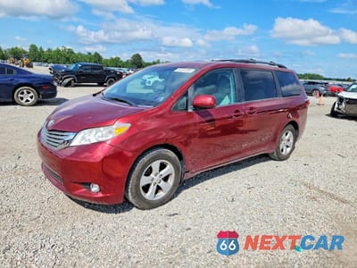 2017 TOYOTA SIENNA LE 5TDKZ3DC5HS859579 - główne zdjęcie licytacji z USA - miniatura