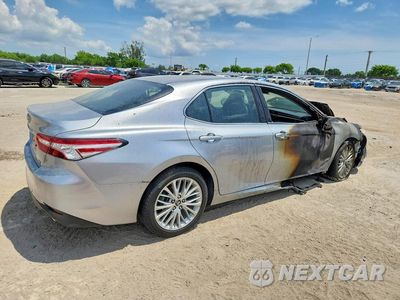 Trzecie zdjęcie samochodu z tyłu: 2018 TOYOTA CAMRY XLE VIN:4T1B11HK3JU049362 - miniatura