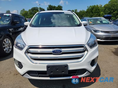 Piąte zdjęcie samochodu w środku: 2018 FORD ESCAPE SE VIN:1FMCU9GD7JUD06312 - miniatura