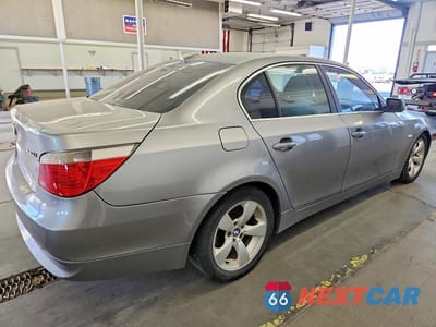 Trzecie zdjęcie samochodu z tyłu: 2006 BMW 530 I VIN:WBANE73586CM32816 - miniatura