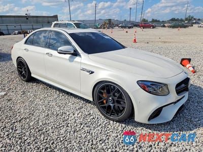 Czwarte zdjęcie samochodu z boku: 2018 MERCEDES-BENZ E 63 AMG-S VIN:WDDZF8KB1JA274134 - miniatura