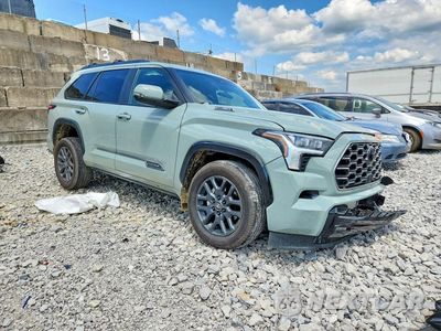 Czwarte zdjęcie samochodu z boku: 2026 TOYOTA SEQUOIA PLATINUM VIN:7SVAAABA4TX094009 - miniatura