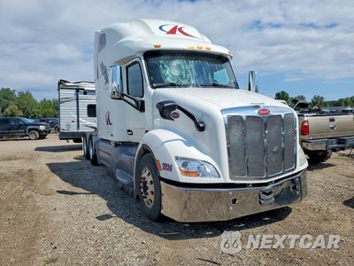 Czwarte zdjęcie samochodu z boku: 2019 PETERBILT 579 SEMI TRUCK VIN:1XPBDP9X2KD613060 - miniatura