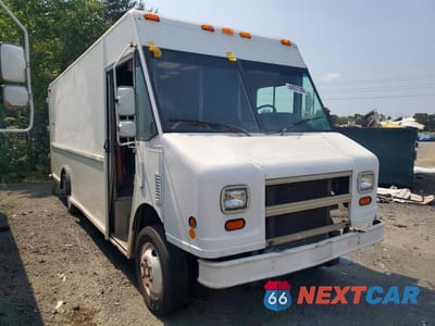 Czwarte zdjęcie samochodu z boku: 2004 FREIGHTLINER MT45 CHASSIS DELIVERY TRUCK VIN:4UZAANCP34CM43380 - miniatura