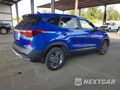 Trzecie zdjęcie samochodu z tyłu: 2021 KIA SELTOS LX VIN:KNDEPCAA3M7172675 - miniatura