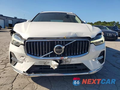 Piąte zdjęcie samochodu w środku: 2023 VOLVO XC60 PLUS VIN:YV4L12RE8P1257476 - miniatura