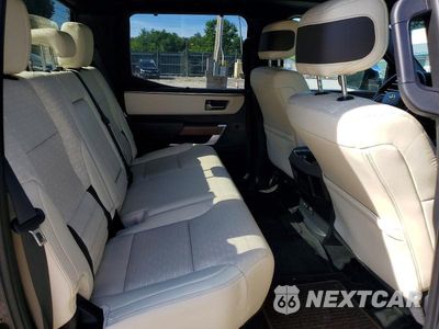 Zdjęcie 10 z 12 samochodu: 2024 TOYOTA TUNDRA 1794 EDITION HV VIN:5TFMC5DBXRX041743 - miniatura