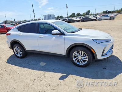 Czwarte zdjęcie samochodu z boku: 2025 BUICK ENVISTA PREFERRED VIN:KL47LAEP0SB205255 - miniatura