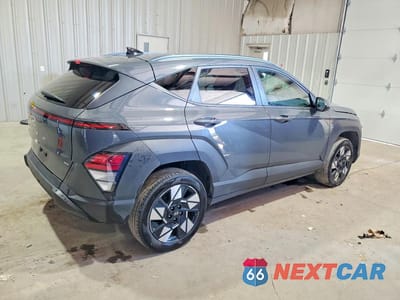 Trzecie zdjęcie samochodu z tyłu: 2025 HYUNDAI KONA SEL VIN:KM8HBCAB0SU305939 - miniatura