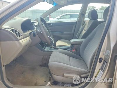 Zdjęcie 7 z 12 samochodu: 2005 TOYOTA CAMRY STANDARD VIN:4T1BE32K45U034917 - miniatura