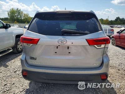 Zdjęcie 6 z 13 samochodu: 2017 TOYOTA HIGHLANDER XLE VIN:5TDKZRFH6HS223751 - miniatura
