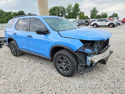 Czwarte zdjęcie samochodu z boku: 2023 HONDA PILOT TRAILSPORT VIN:5FNYG1H64PB053339 - miniatura