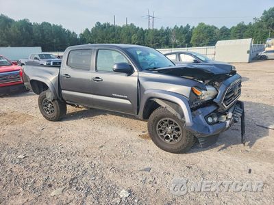 Czwarte zdjęcie samochodu z boku: 2018 TOYOTA TACOMA SR5 V6 VIN:3TMCZ5AN0JM142745 - miniatura