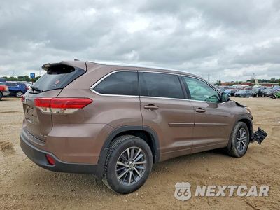 Trzecie zdjęcie samochodu z tyłu: 2018 TOYOTA HIGHLANDER XLE VIN:5TDJZRFH8JS875059 - miniatura