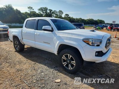 Czwarte zdjęcie samochodu z boku: 2017 TOYOTA TACOMA TRD SPORT VIN:5TFAZ5CN7HX036236 - miniatura
