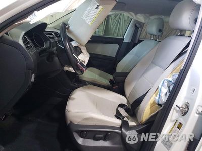 Zdjęcie 7 z 14 samochodu: 2018 VOLKSWAGEN TIGUAN SE VIN:3VV2B7AX5JM029002 - miniatura