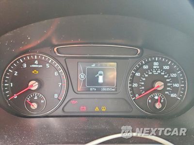 Zdjęcie 9 z 13 samochodu: 2016 KIA SORENTO LX V6 VIN:5XYPG4A51GG140462 - miniatura