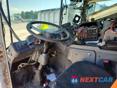 Zdjęcie 8 z 12 samochodu: 2016 MACK MRU613 REFUSE TRUCK VIN:1M2AV04C1GM060426 - miniatura