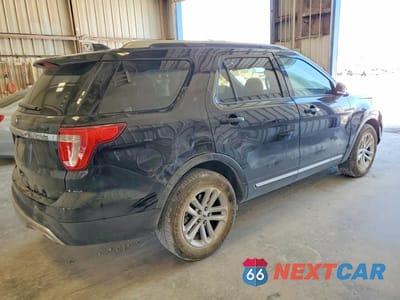 Trzecie zdjęcie samochodu z tyłu: 2017 FORD EXPLORER XLT VIN:1FM5K7D84HGD76434 - miniatura
