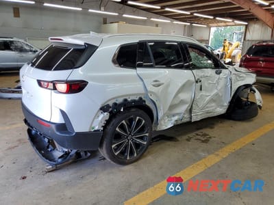 Trzecie zdjęcie samochodu z tyłu: 2026 MAZDA CX-50 PREMIUM VIN:7MMVABDL5TN495600 - miniatura