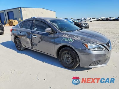 Czwarte zdjęcie samochodu z boku: 2018 NISSAN SENTRA S VIN:3N1AB7AP6JY319321 - miniatura