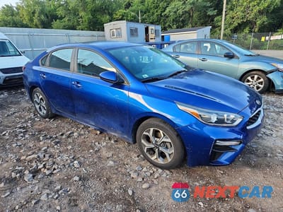 Czwarte zdjęcie samochodu z boku: 2019 KIA FORTE LXS VIN:3KPF24AD8KE073883 - miniatura