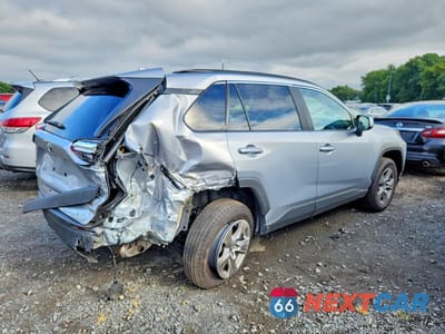 Trzecie zdjęcie samochodu z tyłu: 2025 TOYOTA RAV4 XLE VIN:2T3P1RFV8SC580259 - miniatura