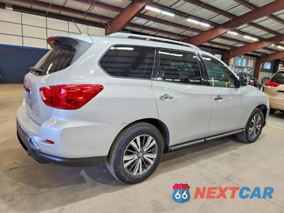 Trzecie zdjęcie samochodu z tyłu: 2017 NISSAN PATHFINDER SV VIN:5N1DR2MM1HC670100 - miniatura