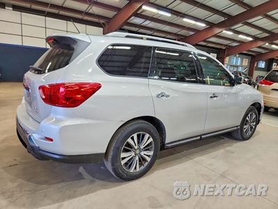 Trzecie zdjęcie samochodu z tyłu: 2017 NISSAN PATHFINDER SV VIN:5N1DR2MM1HC670100 - miniatura