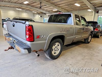 Trzecie zdjęcie samochodu z tyłu: 2006 CHEVROLET SILVERADO K1500 VIN:2GCEK19B161135611 - miniatura