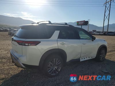 Trzecie zdjęcie samochodu z tyłu: 2024 NISSAN PATHFINDER SL VIN:5N1DR3CD0RC215375 - miniatura