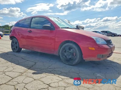 Czwarte zdjęcie samochodu z boku: 2005 FORD FOCUS ZX3 VIN:3FAHP31N25R116274 - miniatura