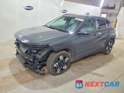 2025 HYUNDAI KONA SEL KM8HB3AB2SU339610 - główne zdjęcie licytacji z USA - miniatura