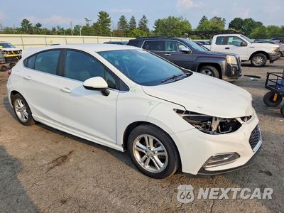 Czwarte zdjęcie samochodu z boku: 2017 CHEVROLET CRUZE LT VIN:3G1BE6SM7HS596606 - miniatura