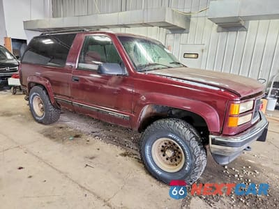 Czwarte zdjęcie samochodu z boku: 1995 GMC YUKON VIN:1GKEK18K0SJ743870 - miniatura