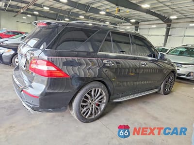 Trzecie zdjęcie samochodu z tyłu: 2014 MERCEDES-BENZ ML 63 AMG VIN:4JGDA7EB5EA349900 - miniatura